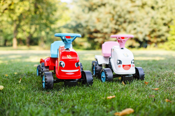 FALK Traktorek Rainbow Biały z Przyczepką od 1 roku