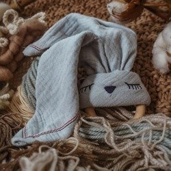 Hi Little One Przytulanka muślinowa z gryzakiem Sleepy Bunny baby blue
